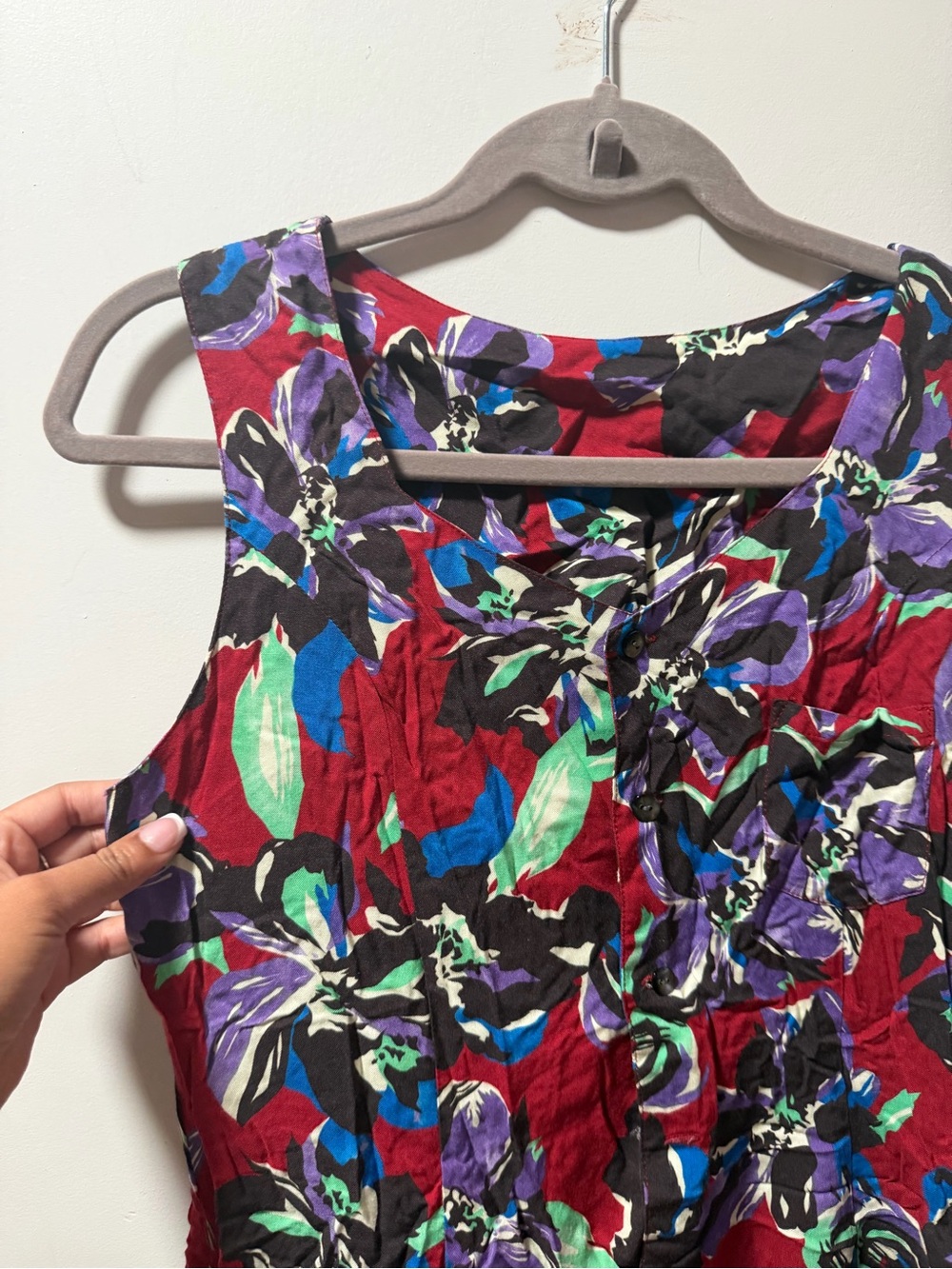Sleeveless Floral Print Women’s Top in Red - Picture 3 of 5